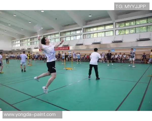 赛后分析:杭州羽毛球队与重庆羽毛球队状态对比与表现评估 赛后分析:杭州羽毛球队与重庆羽毛球队状态对比与表现评估