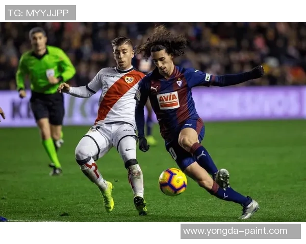 足球明星踢的足球是什么样的体验与技术分析以及对比赛的影响